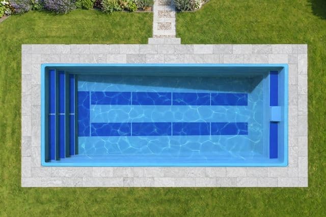 Великий скловолоконний композитний басейн 10,40×4,10 м з розміткою на дні, вигляд згори